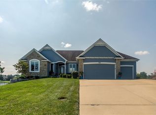 5016 SW Raintree Cir, Lees Summit, MO 64082