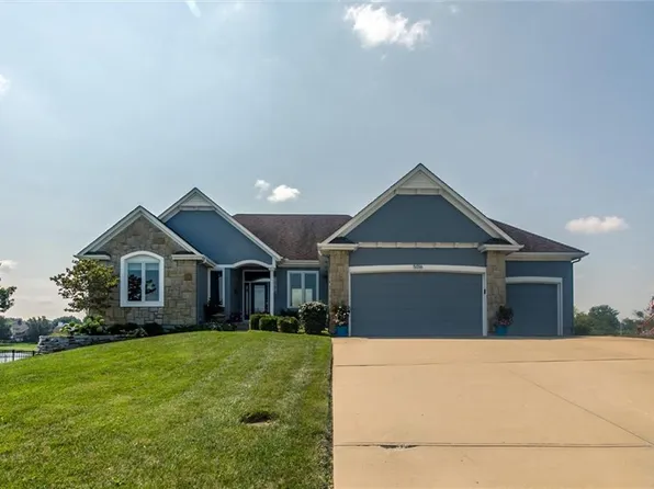5016 SW Raintree Cir, Lees Summit, MO 64082