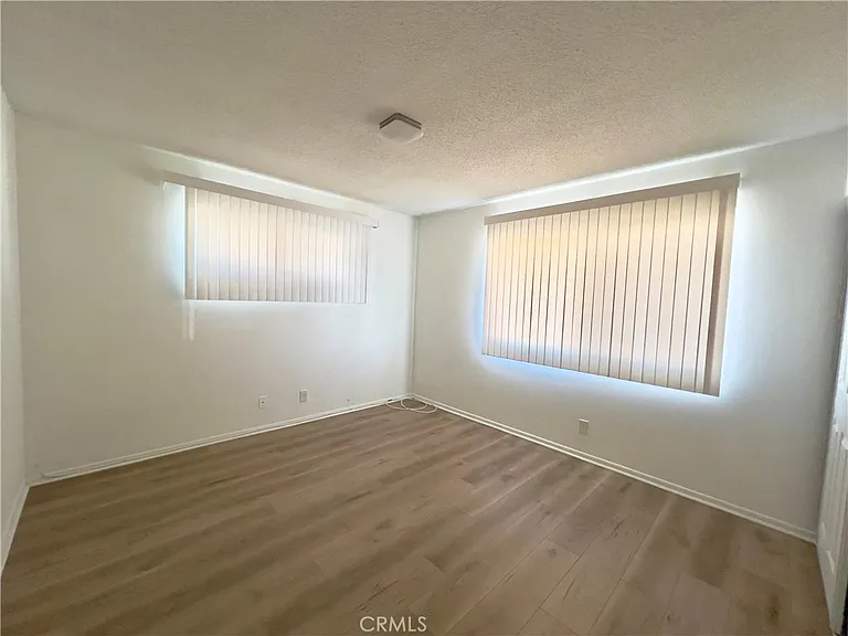 1521 W Westmont Ave — Photo 11
