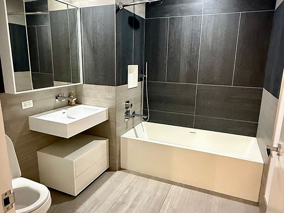 4th image of 540 W 49th St #105S
