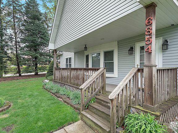 4th image of 6854 Lorraine Dr