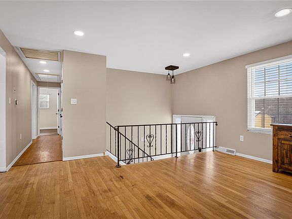 4th image of 106 Valley Hi Dr