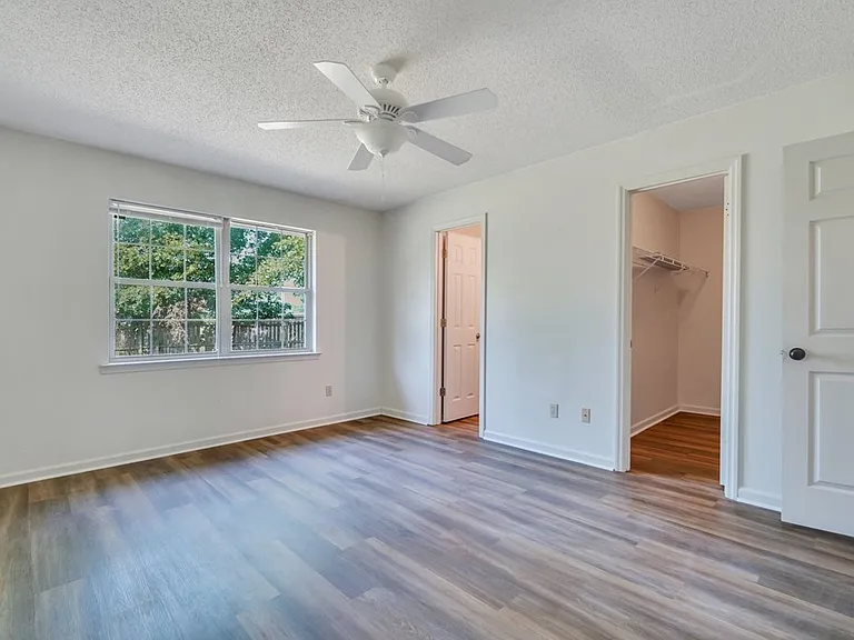1501 Woodcrest Cir — Photo 10