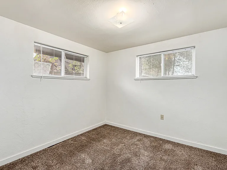 582 S Patton Ct — Photo 10
