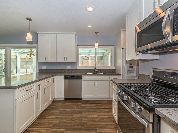 3rd image of 1146 Whitman Ave