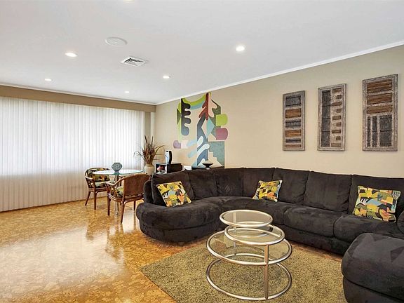 4th image of 32 Julliard Dr