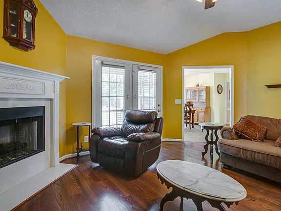 5th image of 2120 Sassafras Dr