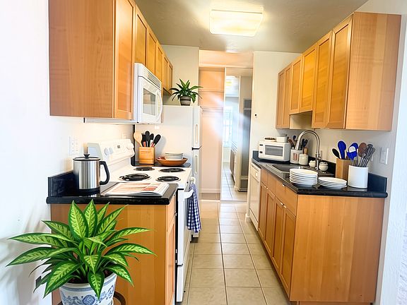 4th image of 3092 Peppermill Cir