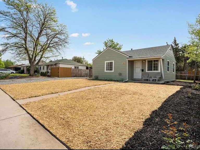 860 Oakland St — Photo 2