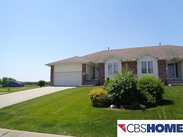 1st image of 2701 Lakeview Cir