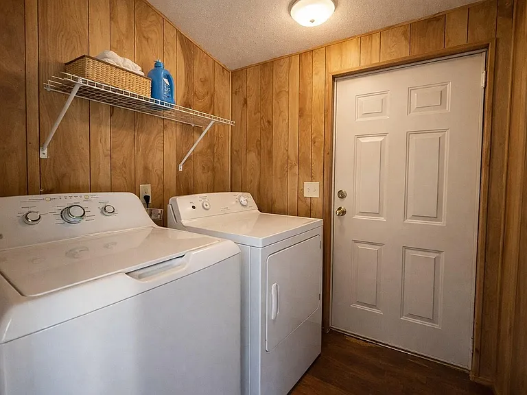 1037 Pecan Valley Dr — Photo 10