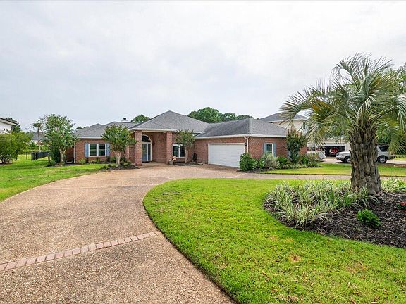 3rd image of 128 Country Club Dr W