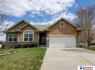701 Ruby Rd, Papillion, NE 68133