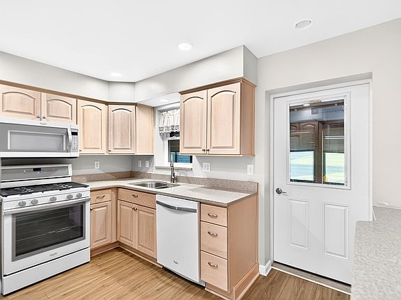 5th image of 4804 Doverdell Dr