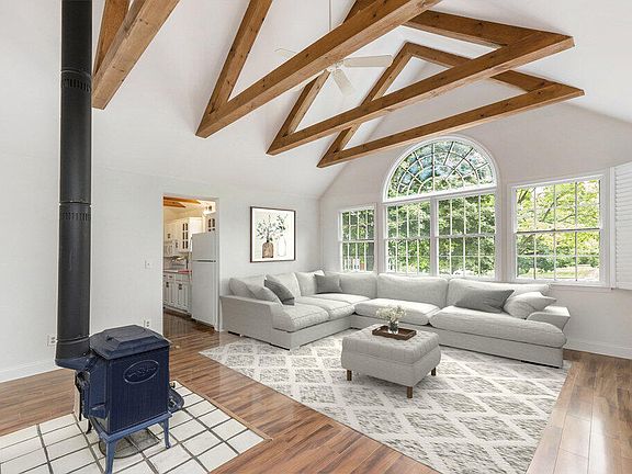 3rd image of 1006 Sunnyside Blvd