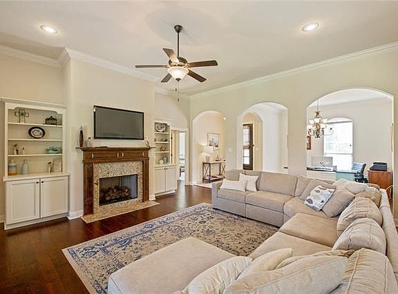 3rd image of 372 Long Lake Dr