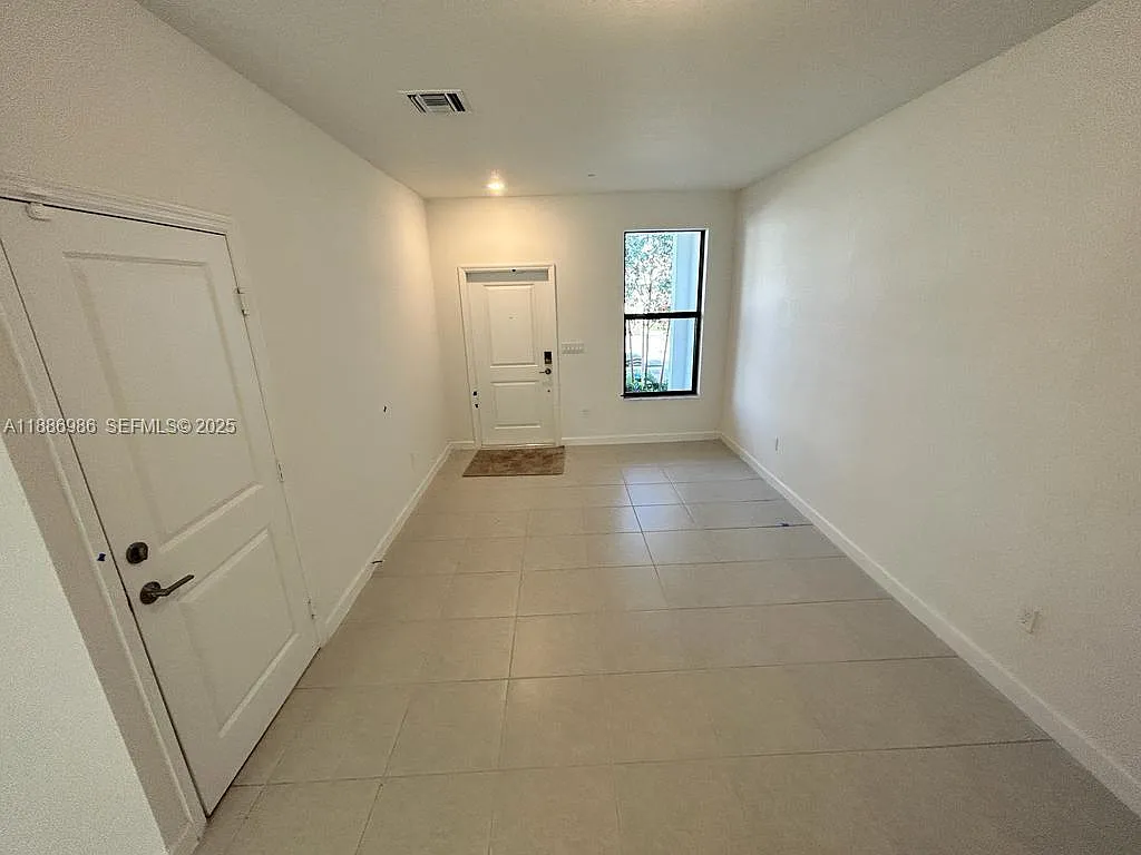 Building Photo - 264 SW 159th Way