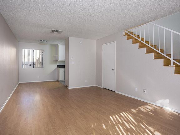 5th image of 12653 Oxnard St APT 4