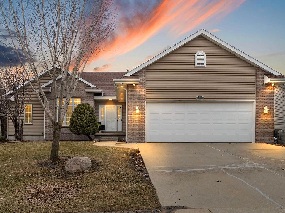 1st image of 2219 Oxford Ln