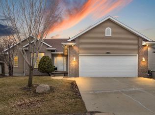 2219 Oxford Ln, Cedar Falls, IA 50613