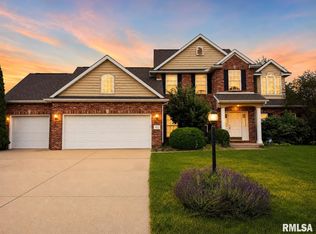 4923 N Weaverridge Blvd, Peoria, IL 61615