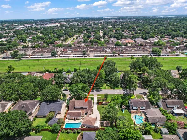 7730 Twin Hills Dr, Houston, TX 77071