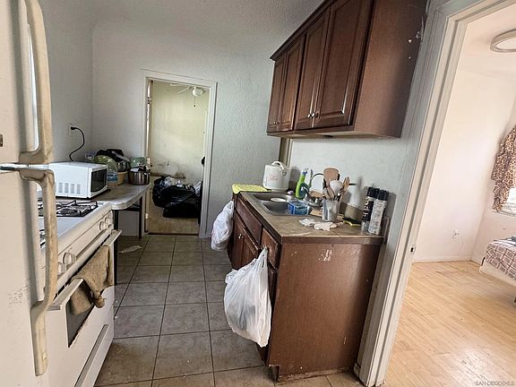 3rd image of 3769 Marlborough Ave