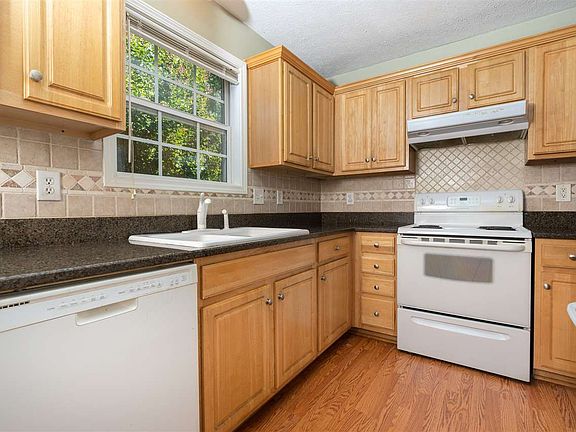 4th image of 3308 Cave Springs Ave