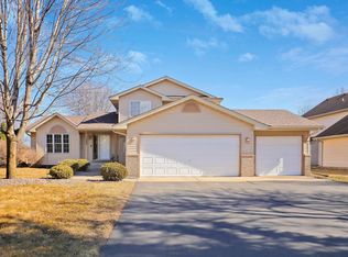1045 Briar Glen Ln, Woodbury, MN 55129