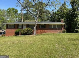 506 Pineridge Dr, Forest Park, GA 30297