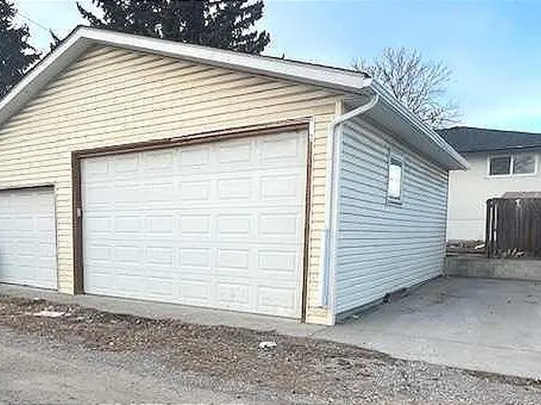 3229 N 19th Ave SE, Calgary, AB T2B 0A4