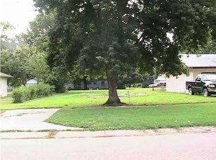 820 Chestnut St, Halstead, KS 67056