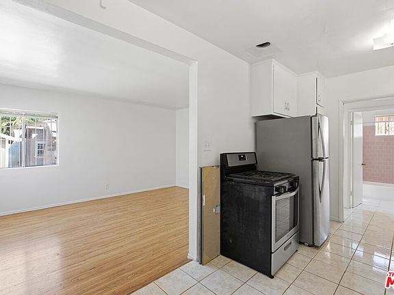 2nd image of 2544 Thurman Ave