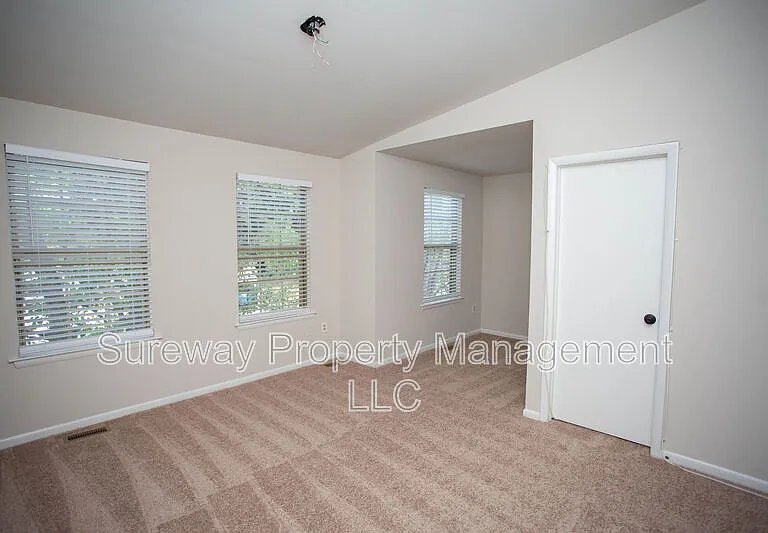 137 Brent Ct — Photo 15