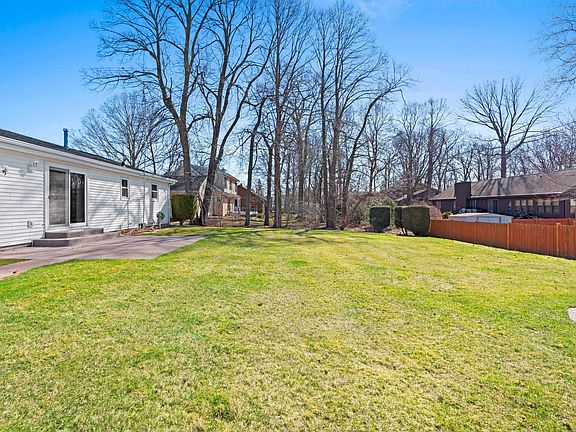 4th image of 2245 Larkspur Dr
