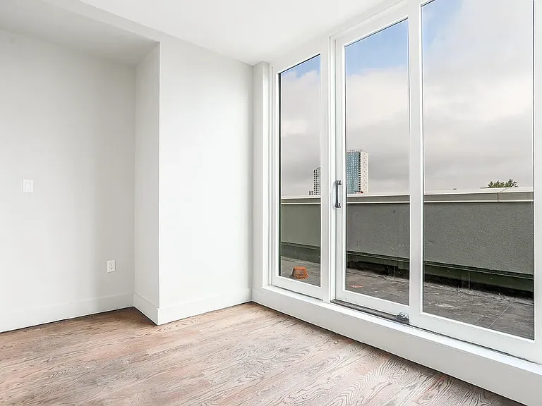 142 Erasmus St #3C — Photo 6