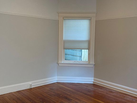 3rd image of 229 Eureka St