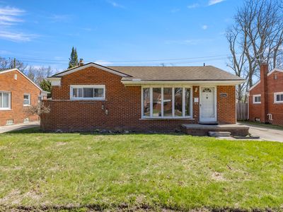 8246 Lochdale St, Dearborn Heights, MI, 48127