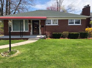 19180 Tyrone St, Grosse Pointe Farms, MI 48236