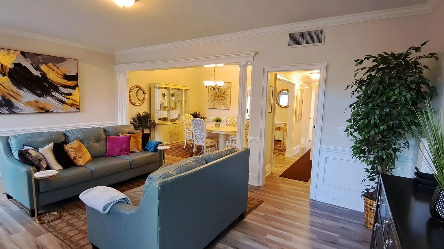 Gorgeous Furnished Three Bedroom Condo- Shorter/Long Term Leases Acceptable! — Photo 3