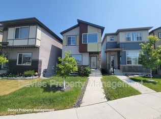 403 37th Ave NW, Edmonton, AB T6T 2L7