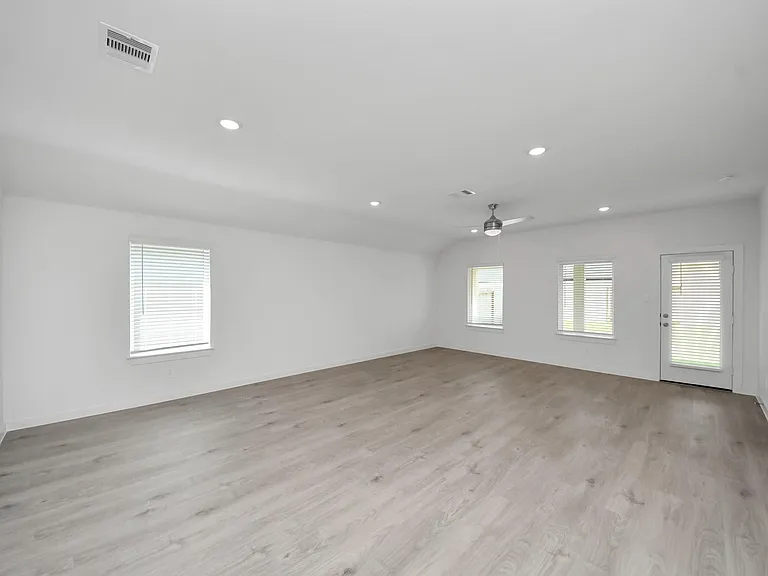 31138 Warwick Coast Ct — Photo 16