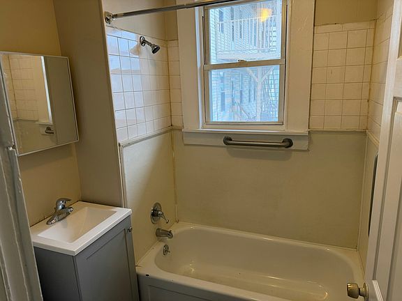 2nd image of 141 Orange St #143-1