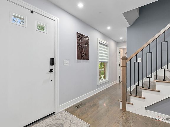 3rd image of 2759 Royal Dr