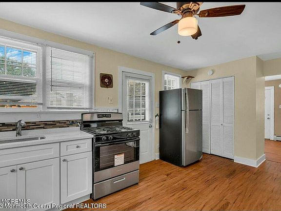 3rd image of 46 Oak St