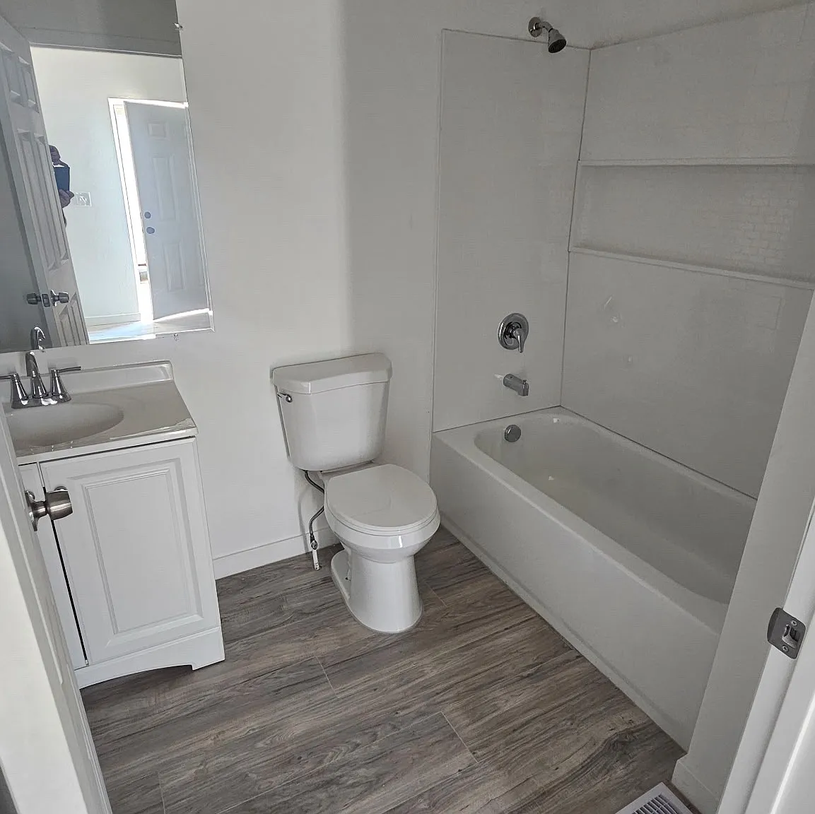 2 bed, 800 sqft, $1,300 — Photo 4