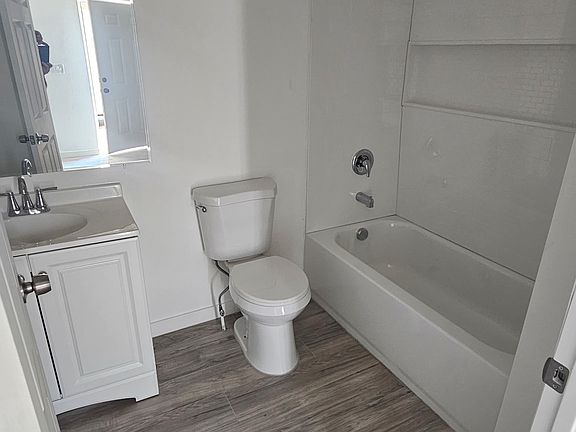 4th image of 500 32nd St