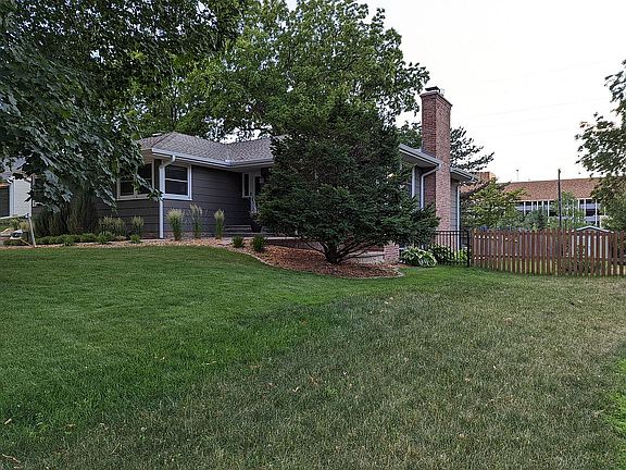 3rd image of 3924 Dakota Ave S