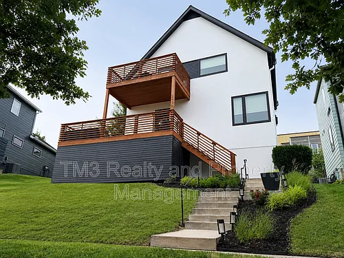 2436 Forest Ave Photo 1