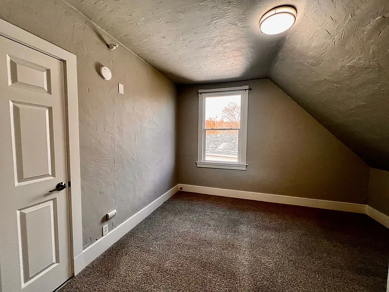 401 NW Bailey Ave #300 — Photo 16